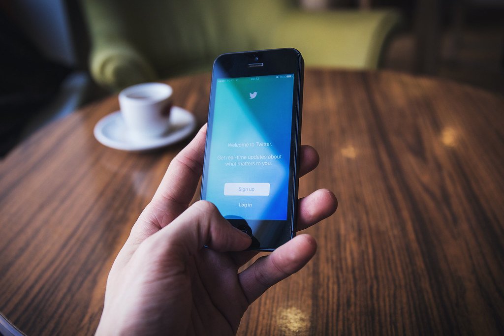 Why Small Acts of Kindness Are Having a Moment Online Again